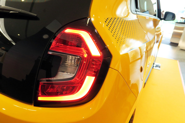 新型「ルノー・トゥインゴ」展示会の会場から 内装・外装など25枚