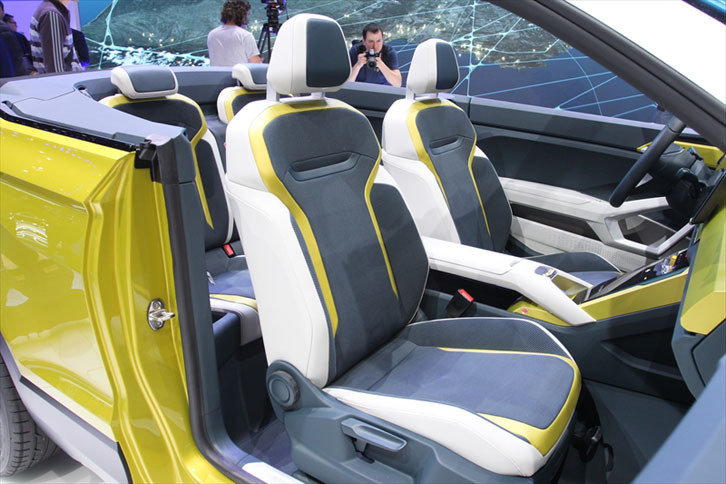 「フォルクスワーゲンTクロス ブリーズ」のインテリア。