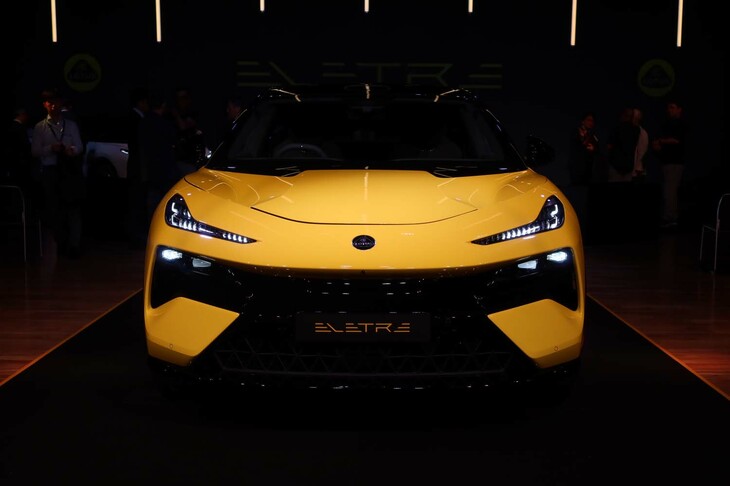 最上級モデル「エレトレR」は最高出力918PS、最大トルク985N・mを発生する。