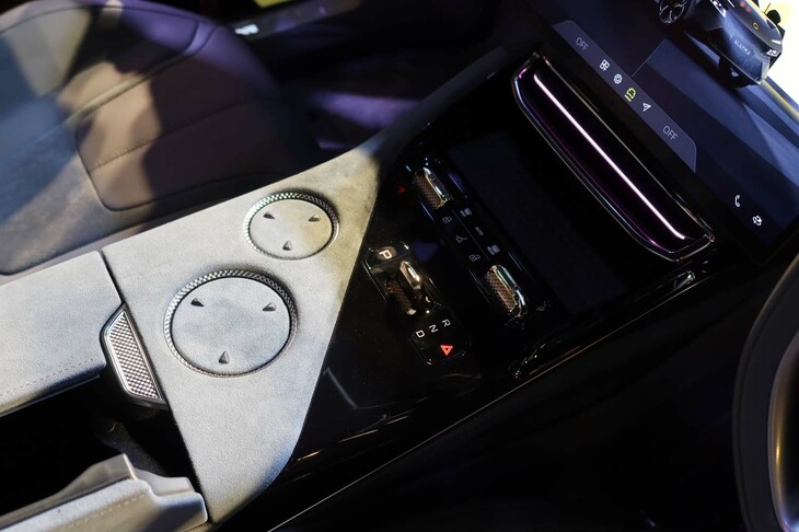 ロータス・エレトレR（センターコンソール）