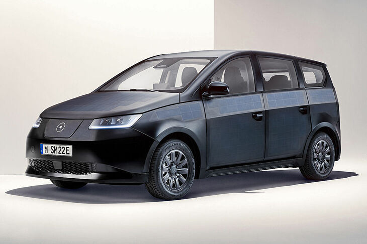 ソノモーターズ・シオン／価格：2万9900ユーロ（約418万円）より／市場投入時期：2023年7月／太陽光発電を低価格で搭載！ 「シオン」のバッテリーは太陽光によって充電されるが、充電ステーションで充電するほど速くはない。現在、前金500ユーロ（約7万円）からオンラインで予約することができる。