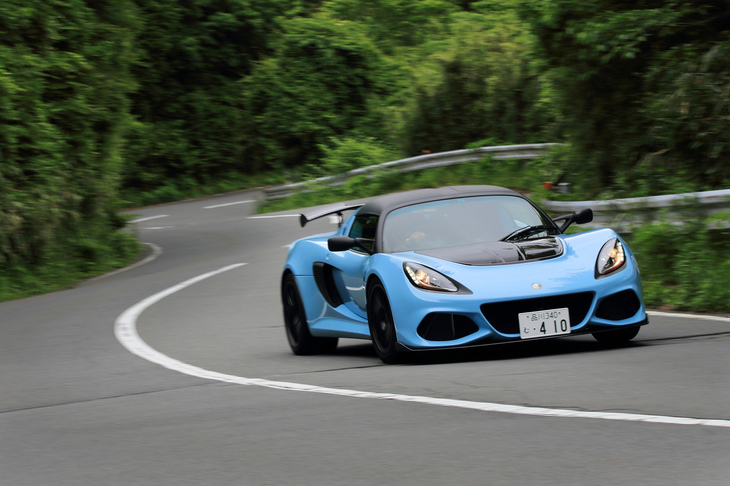 エンジンはトヨタ製の3.5リッターV6にハロップ製のスーパーチャージャーを組み合わせたもので、「スポーツ410」のものは416psの最高出力と410Nmの最大トルクを発生する。