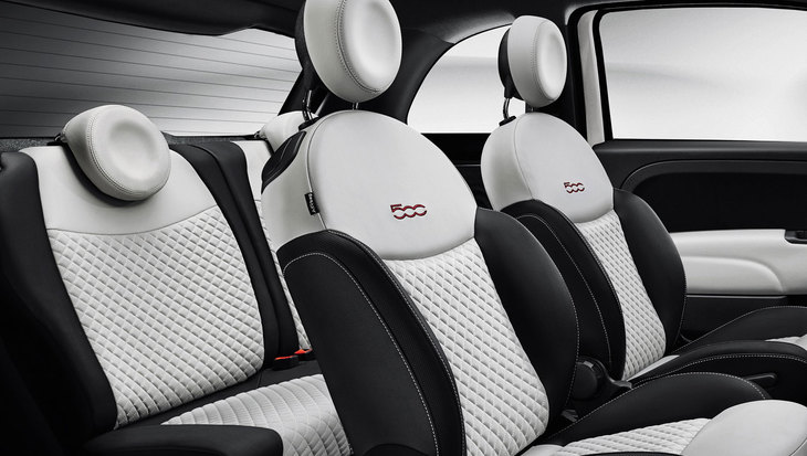 ブラックとアイスを組み合わせた2トーンのキルティング表皮のシートが採用された「イレジスティービレ」。