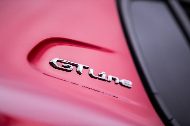 日本導入モデルのうち「208」のガソリンエンジン搭載車は、エントリーモデルの「スタイル」、量販モデルと目される「アリュール」、そしてトップに位置づけられる「GTライン」という3グレード展開。