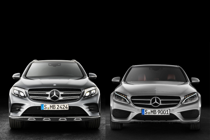 メルセデス・ベンツの「Cクラス」（右）と「GLC」（左）。上下のグリルやヘッドランプなどはいずれも似たような形状となっているが、全体的には大きくイメージが異なっている。