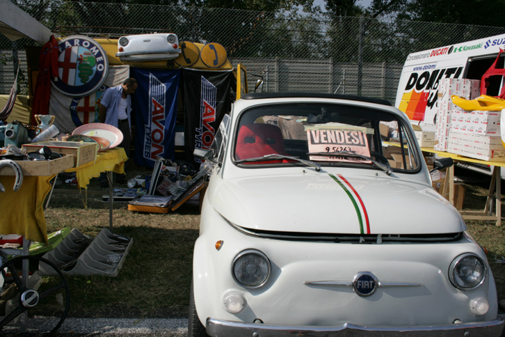 往年の「フィアット500」は、コレクターや愛好家だけでなく、いまだゲタ代わりにする人にも根強い人気だ。キャブレター屋さんは、彼らの強い味方である。