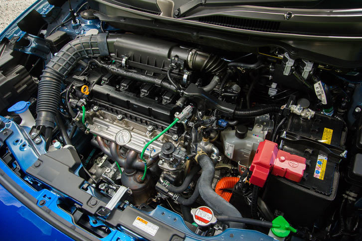 パワートレインは1.2リッターガソリンエンジンと駆動用モーターの組み合わせ。モーターの最大トルクは30Nmで、リダクションギアでこれを増幅して駆動軸に伝達する。