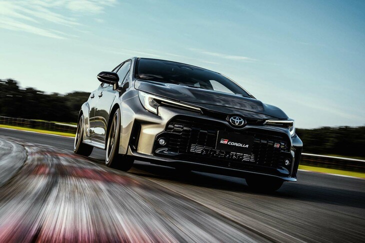 「トヨタGRカローラ」の日本仕様車「GRカローラRZ」は、2022年6月にデビュー。新型コロナウイルスの感染拡大や半導体不足の影響により、まずは台数限定で抽選販売されることになった。