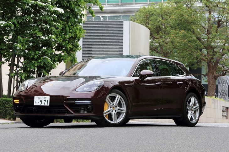 フロントまわりのデザインは既存の4ドアセダンとまったく同じ。ポルシェによればBピラーから後ろを“再設計”したという。