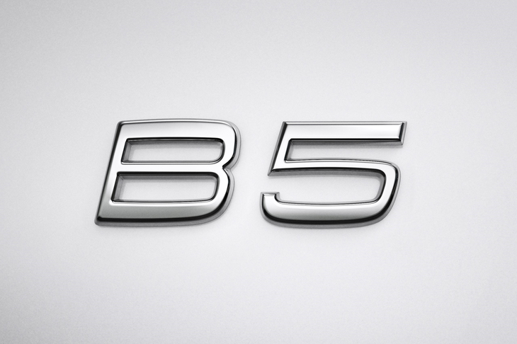 ボルボのマイルドハイブリッドモデルは、車名に「B」の文字が添えられる。