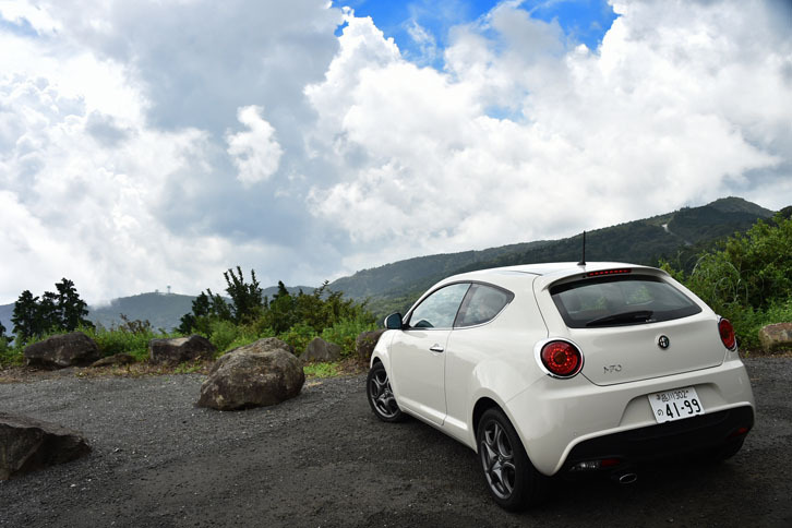 今回の試乗距離は約294km。“満タン法”による燃費は10.8km/リッターとなった。