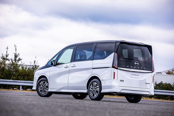 セレナe-POWERハイウェイスターVプロトタイプ（リアビュー）