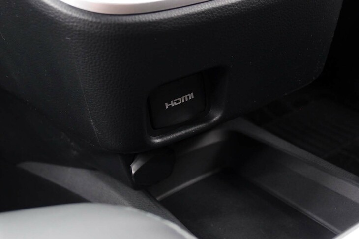 トヨタ・ノアS-Z＜7人乗り／ハイブリッド車＞（HDMI端子）