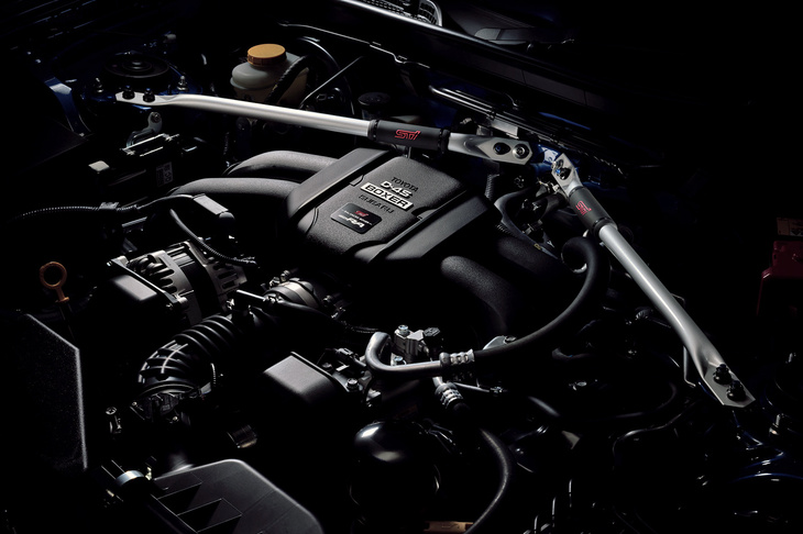 「BRZ STI SportタイプRA」に搭載される2.4リッター水平対向4気筒エンジン「FA24」。