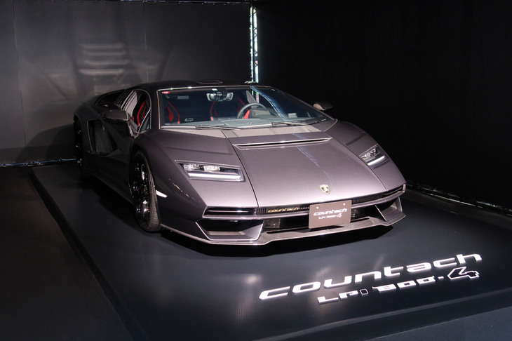 ランボルギーニ・カウンタックLPI800-4（テメラリオ発表会場に展示された車両）