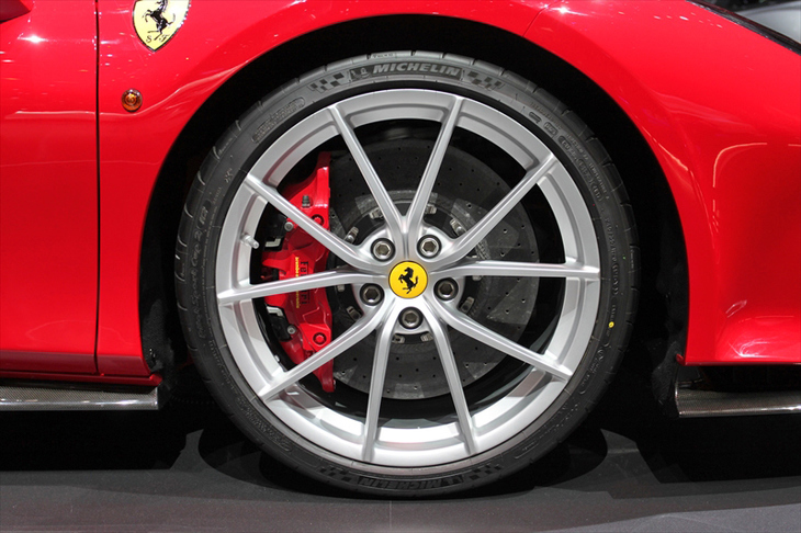 フェラーリ488ピスタ（タイヤとホイール）