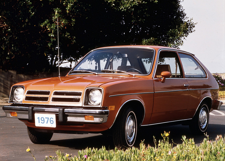 1975年9月に翌1976年のイヤーモデルとしてリリースされた「シボレー・シェヴェット」。米国GM顔の3ドアハッチバックボディーに1.4／1.6リッター直4 SOHCエンジンを搭載。