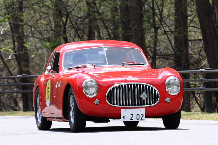 ランチ会場だった長野県茅野市のテラス蓼科に向かう1947年「チシタリア202SC」。