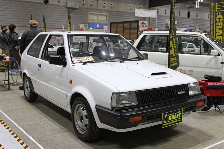 これもエムクラフトが展示した1991年「日産マーチR」。スーパーチャージャーとターボチャージャーの双方を備えた、国産初にしてこれまでのところ唯一となるツインチャージドユニットを積んだ競技用ベース車。同じエンジンを積んだロードバージョンの「スーパーターボ」は時折イベントで見かけるが、Rは非常に珍しい。
