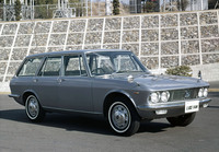 1967年に追加された「ルーチェ バン デラックス」。日本ではマツダの販売政策上4ナンバーの商用バンのみだったが、海外ではワゴンとして販売された。サルーンに勝るとも劣らぬ美しいワゴン。