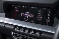 走行モードはノーマル、スポーツ、スポーツプラスにウエットとインディビジュアルを加えた5種類が用意される。