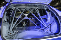 ボディーを補強するチューブラーパイプが目を引く「スーパー耐久シリーズ2026 新参戦車」のリアセクション。軽量化とボディーの強化が同時に行われている。