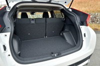 後席のスライド機構を併用すれば、ラゲッジスペースには9インチのゴルフバッグが最大で4個積めるとのことだ。