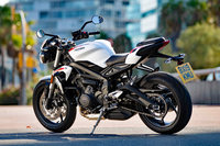 トライアンフが新型「ストリートトリプルS」を発表　100万円を切る価格で2020年春に発売の画像