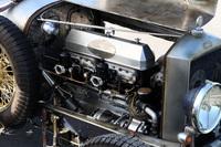 SUツインキャブを備えた直6 OHVクロスフローの4477ccエンジン。同時代の「ラゴンダM45」にも積まれていたメドウズ製ユニット。