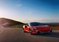 「アルトゥーラ」（写真）が0-100km/h加速に要する時間は3.0秒。「296GTB」は、これをわずかにしのぐ2.9秒を豪語する。