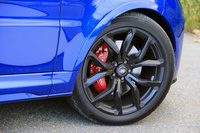 試乗車は、前295/40R22、後ろ295/40R22サイズの「コンチネンタル・コンチスポーツコンタクト5」タイヤを装着していた。