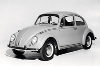 1945年に本格生産が開始された“ビートル”こと「フォルクスワーゲン・タイプ1」。メキシコ工場で2003年7月30日に生産が終了するまで、累計2152万8480台が世に送り出された。