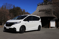 「フリード モデューロX」は、ホンダアクセスのコンプリートカー「モデューロX」シリーズの第4弾として、2017年12月に登場。開発コンセプトは“エモーショナル ツアラー”だ。