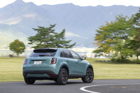 駆動用リチウムイオンバッテリーの容量は54.06kWh。WLTCモードの一充電走行距離は493km。