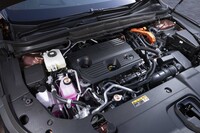 2.5リッター直4エンジンは最高出力228PSを発生。前後の駆動用モーターと合わせたシステム出力は309PS。