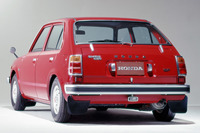 リアワイパーは1972年に登場した初代「ホンダ・シビック」に初めて装備された。（写真は1975年の「CVCC 1500 4ドアGF」）