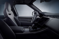 「レンジローバー・スポーツSVエディションツー」専用となる「SVパフォーマンスシート」が前席に採用される。