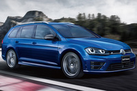 カーボン装飾が特徴の「フォルクスワーゲン・ゴルフRヴァリアント」登場