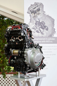 新開発の853cc水冷2気筒エンジン。「F850GS」では95psの最高出力と92Nmの最大トルクを、「F750GS」では77psの最高出力と83Nmの最大トルクを発生する。