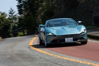 車体についてはサイドシルなどを専用設計とすることでボディー剛性を確保しつつ、クーペからの重量増を84kgに抑制。リアセクションに「ポルトフィーノＭ」のコンポーネントを用いるなど、シャシーにも独自の改良を加えている。