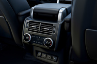 ランドローバーのSUV「ディスカバリー」がマイナーチェンジ　新型の直6エンジンを搭載の画像