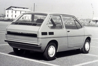 「フロンテクーペ」の原案となった、イタルデザイン（ジウジアーロ）がスズキに提案した「マイクロユーティリティタリア」。同じくイタルデザインが手がけた「キャリイ バン」に通じる造形のシティーコミューターだった。