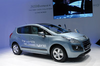 プジョー3008ハイブリッド4：技術的興味のイチオシ！の画像