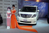 メタポリスに登場した釈さんのアバターと一緒に記念撮影。