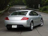 スクエアなリア。