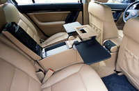 後席にオプションで設けられる「センターコンソールボックス」は、日本には導入されないという。