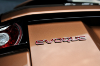 9段ATを備えた2014年型「レンジローバー イヴォーク」は、日本では2013年11月の東京モーターショーでお披露目された。