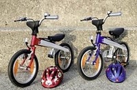 BMW、チェーンとペダルを取り外せる「キッズバイク」発売の画像