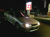 今回は雨用のＲ32ＧＴ−Ｒで登場。たしか４００馬力！　とか言ってたような