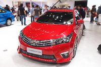 「トヨタ・カローラ」
    